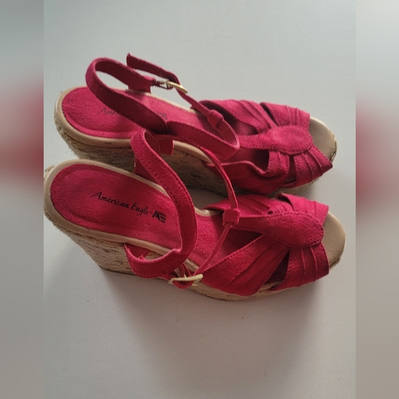 Like New, Bright Fushia wedges, American Eagle, size 7 - Picture 2 of 3